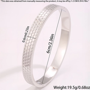 Macro di 0,6cm di larghezza e 6cm di diametro del bracciale argento con trama a nido