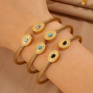 Bracelets torsadés plaqués or 18K ornés de pierres turquoise, onyx et style marbre