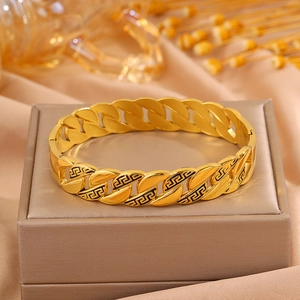 Herren Armband aus 18K vergoldetem Titan mit klassischem Meander-Muster und NK-Kettendesign