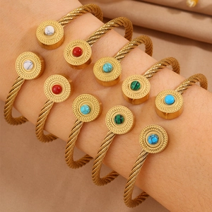 Bracelets câbles en acier inoxydable doré avec pendentifs étoiles et pierres colorées