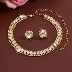 Funkelndes mehrreihiges Kristall-Halsketten und Ohrring-Set mit goldenem Metallsockel