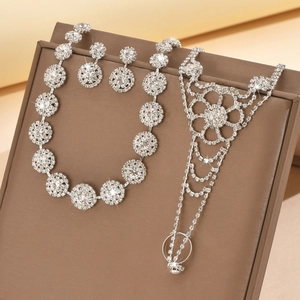Conjunto de joyas de novia con collar de strass floral, pendientes y pulsera de anillo