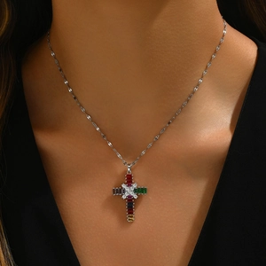 Hip Hop Silber Kreuzkette mit bunten Zirkonia Steinen und weißen Pavé Details für Damen