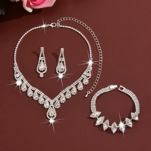 Conjunto de joyas de novia de lujo con collar de gotas brillante, pendientes y pulsera strass
