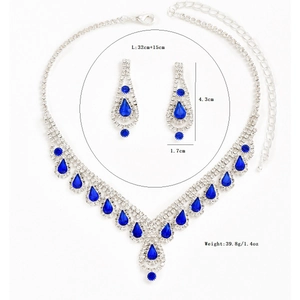 Detalle del conjunto de joyas de novia en plata con piedras azules y dimensiones