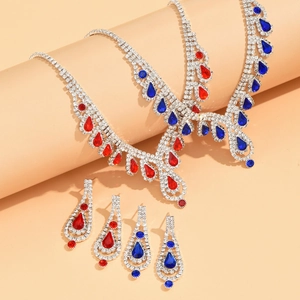 Conjunto nupcial de plata con piedras de lágrima rojas y azules y microdiamantes finos