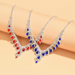 Conjunto de joyas de novia de lujo con piedras rojas y azules y collares de strass