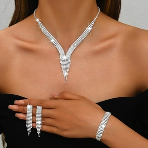 Conjunto de joyas de lujo con brillantes de imitación, collar de flecos, pendientes y pulsera