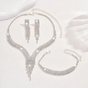 Conjunto de joyas de novia plateadas con collar de flecos de pedrería pulsera y pendientes