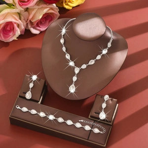 Sparkling crystal 3-piece wedding jewelry set with necklace, bracelet and teardrop earrings