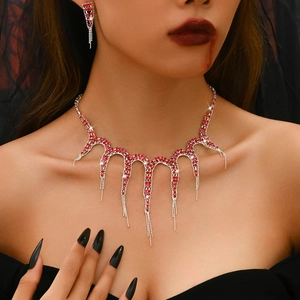 Conjunto de joyas góticas de pulpo para mujer con cristallen rojos en collar de plata