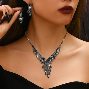 Gothic Black Rhinestone Leaf Necklace And Earrings Set For Women Wedding Halloween Party Photography Jewelry