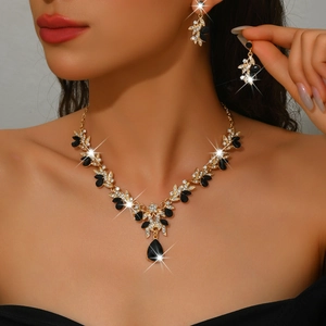 Luxury Alloy Rhinestone Teardrop Pendant Necklace And Earrings Set For Wedding Bridal Women Vintage Leaf Flower Jewelry