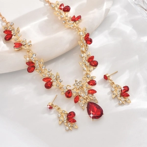 Detail of red teardrop crystal bridal jewelry set with necklace and earrings in gold
