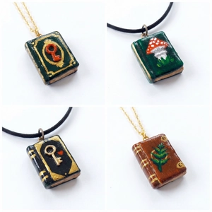 Juego de collares con colgantes de mini libros vintage artísticos y cadena dorada
