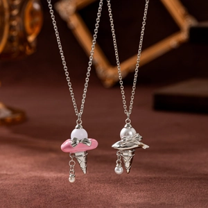 Simpatica Collana con Pendente a Cono Gelato per Donna in Lega con Künstliche Perle di Imitazione Fiocco Pesce Granchio Balena Gioielli da Regalo
