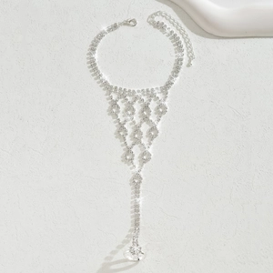 Gioiello per mano argentato con frange e strass di cristallo per moda mare donna