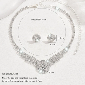 Funkelndes silbernes Brautschmuck Set mit Halskette und Ohrringen aus Strasssteinen