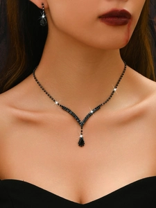 Gothic black gemstone necklace and earrings set with water drop pendants for Halloween