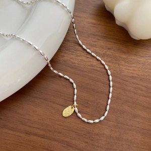 925 Sterlingsilber Reisperlenkette Mit Vergoldetem Ovalen LOVE Buchstaben Anhänger Minimalistische Mode Schlüsselbein Kette Schmuck Für Damen