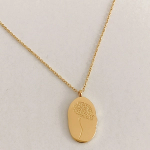 Collier doré en acier inoxydable avec pendentif ovale et gravure de fleur d'oeillet