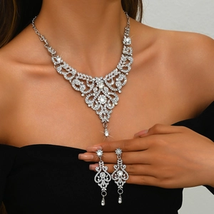 Exquisite baroque lace necklace set with sparkling rhinestones for wedding and evening galas