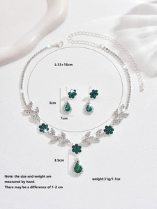 Détails de l'ensemble collier et boucles d'oreilles en cristal vert émeraude avec tailles