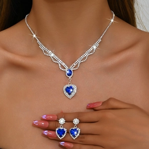 Elegante conjunto de joyas con collar de corazón de circón azul y pendientes para boda