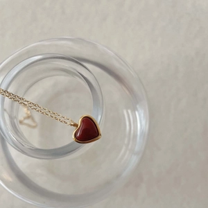Gold-plated stainless steel necklace with heart-shaped red agate stone pendant
