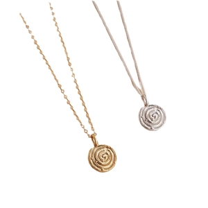 Ensemble de colliers avec pendentifs spirales minimalistes plaqués or 18 carats et argent