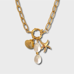 Collier chaîne dorée vintage avec pendentifs coquillage, étoile de mer et perles
