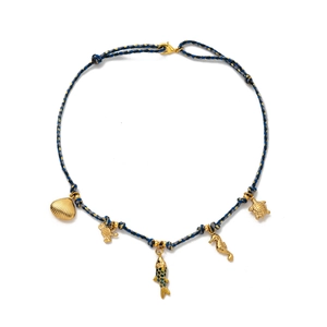 Collana con cordino blu e grigio e ciondoli marini dorati con chiusura a moschettone