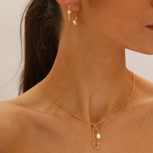 Elegant gold pin-shaped necklace and earrings set with natural freshwater pearls