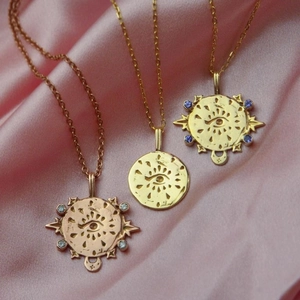 Collana tarocchi in acciaio dorato con ciondolo malocchio e pietre di zircone blu
