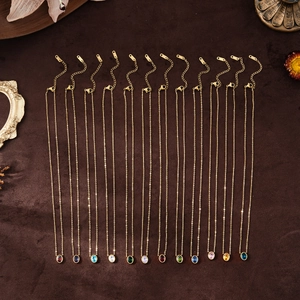 Collier vintage plaqué or 18 carats avec douze pendentifs en pierres de naissance