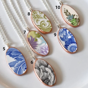 Ovale vintage bloemen keramische hanger kettingen in diverse patronen verguld goud
