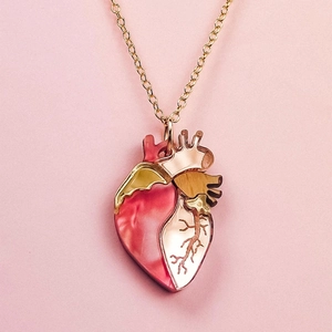 Collier avec pendentif cœur anatomique doré et émail rouge et blanc sur fine chaîne en O