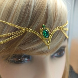 Close-up of gold chain bridal headpiece featuring tiered links and green crystal teardrops