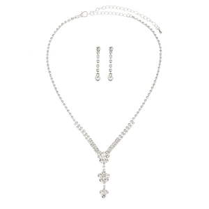 Elegante conjunto de joyas de plata con collar de flores de cristal y pendientes