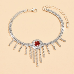 Bracelet de cheville argenté étincelant avec gemme rouge et pampilles en strass