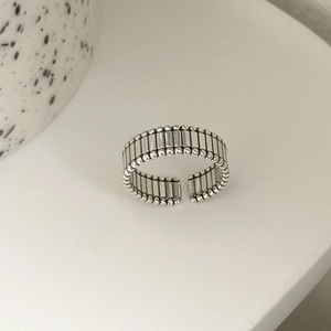 Retro S925 sterling silver open ring with vertical striped texture and beaded edges