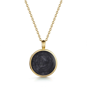 Collar redondo minimalista chapado en oro de 18 quilates con colgante de esmalte negro en blanco