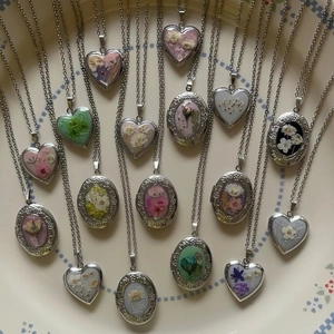 Collane con medaglione vintage con fiori secchi colorati in ciondoli a cuore e ovali