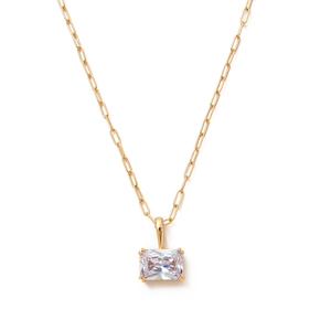 Collana dorata minimalista con pietra portafortuna quadrata e catena a graffetta