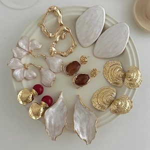 Vintage Legierung Emaille Blume Blatt Ohrstecker Damen Geometrische Plissierte Metall Muschel Ohrringe Schmuck Gold Weiß Rot