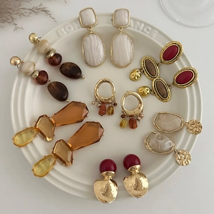 Women Vintage Geometric Resin Dangle Earrings Gold Hammered Metal Marble Texture Bohemian Drop Stud Earrings Fashion Jewelry Accessories