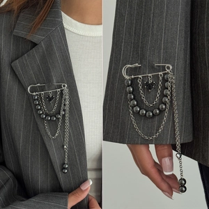 Silver fringe brooch with multi-layer chains, dark grey beads and a black heart pendant