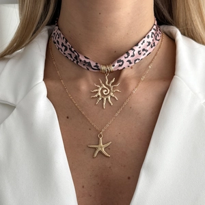 Rosa Leopard-Stoff-Choker mit goldenem Sonnen- und Seestern-Anhänger, Layer-Halskette
