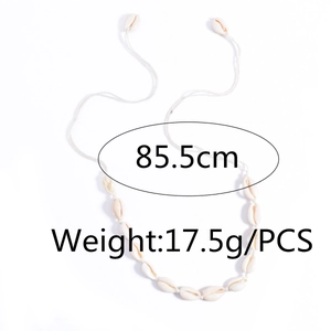 Détail du collier de coquillages bohème avec longueur de 85,5 cm et poids de 17,5 g