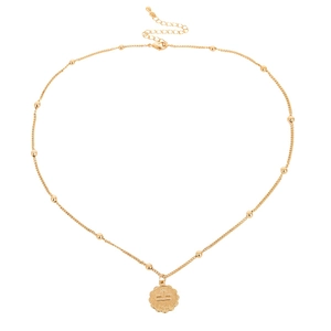 Detailansicht der goldenen Perlenkette mit Anhänger des Sternzeichens Waage (Libra)